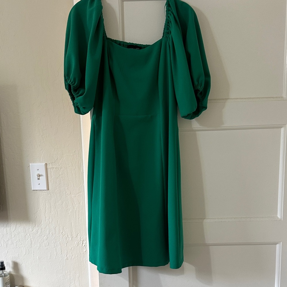 Chic Emerald Puff Sleeve Midi Dress